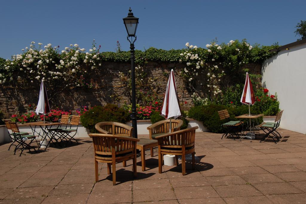 Oaklands Lodge Hotel Saint Saviour Extérieur photo