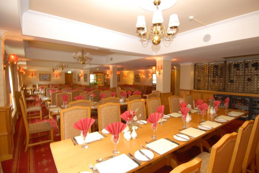 Oaklands Lodge Hotel Saint Saviour Extérieur photo