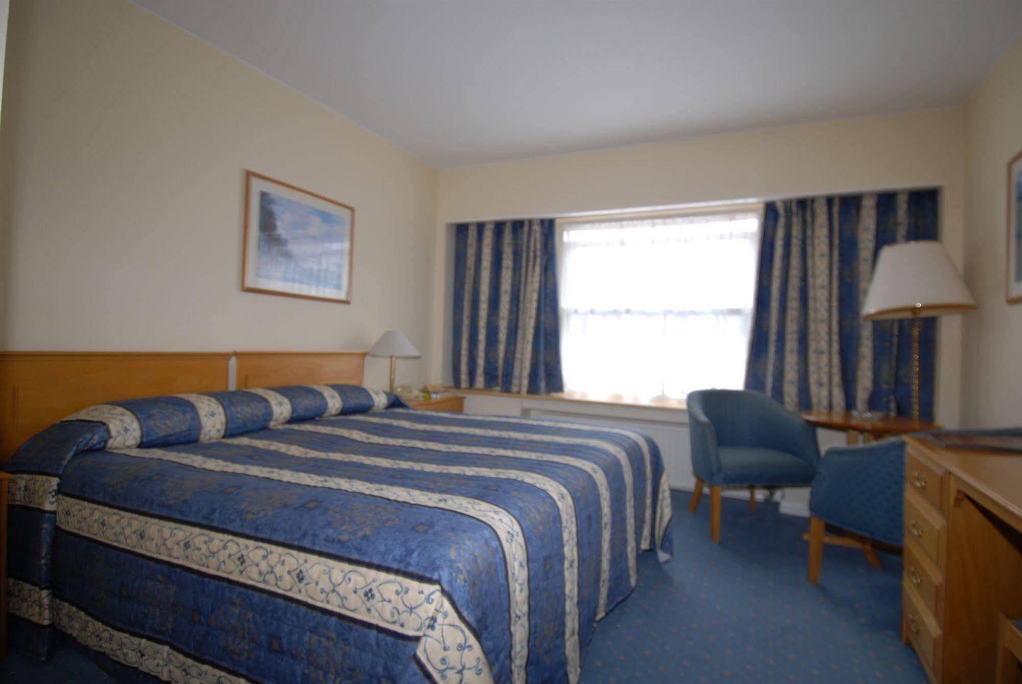 Oaklands Lodge Hotel Saint Saviour Extérieur photo